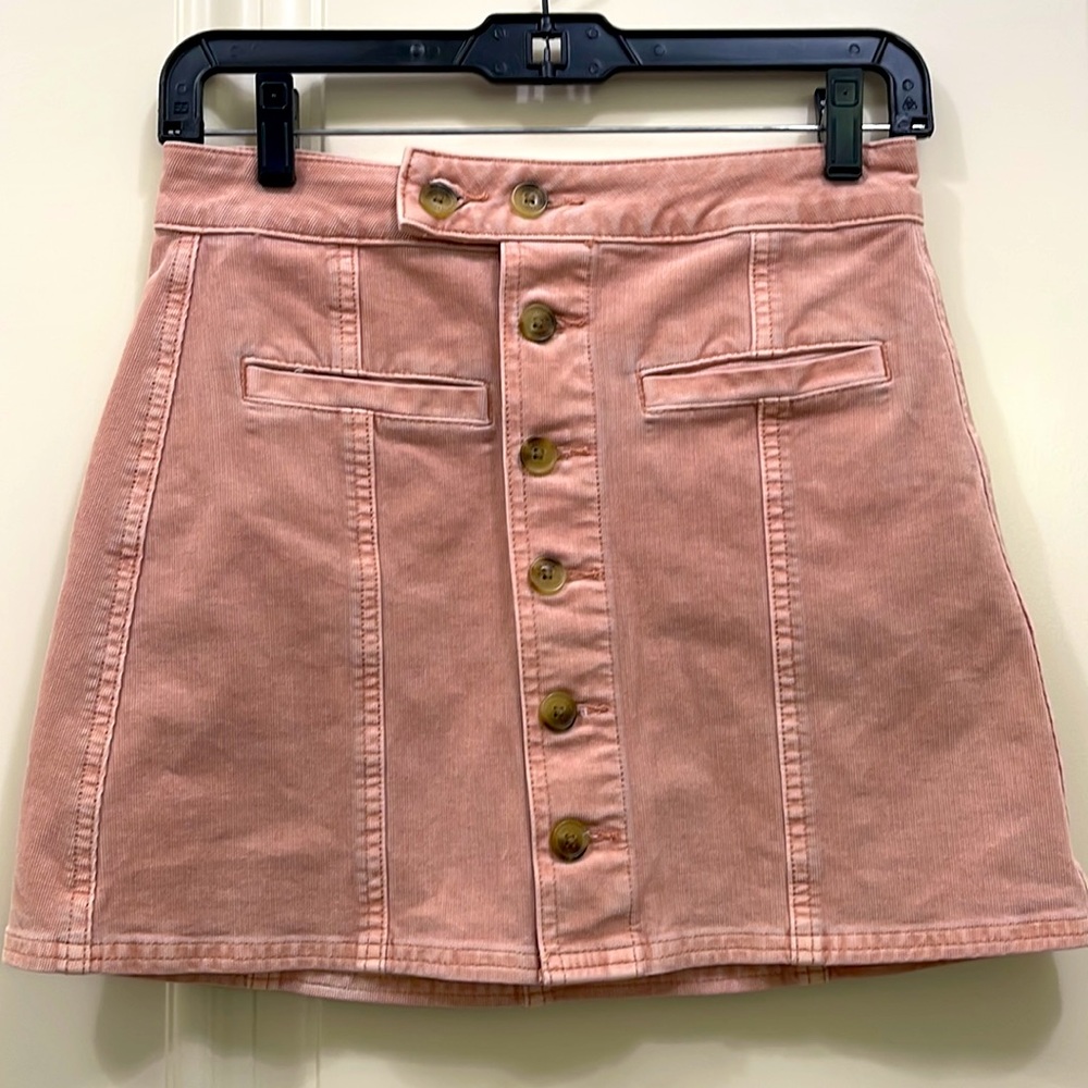 American Eagle corduroy skirt in apricot color.